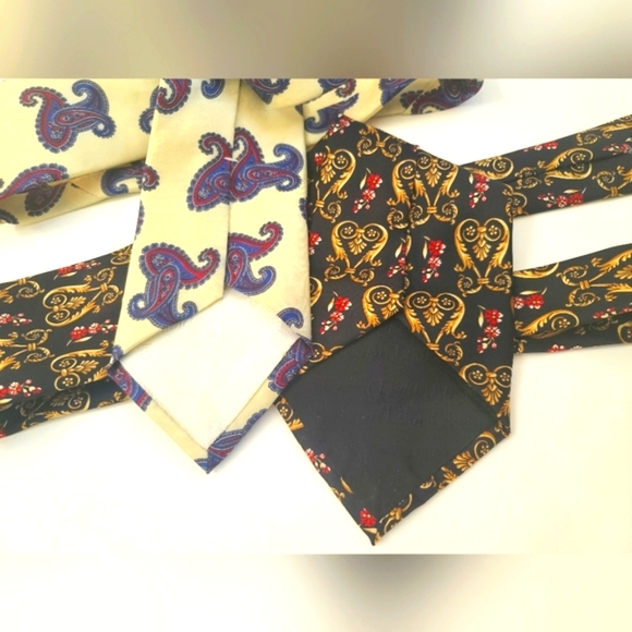 2/20 Christian Dior Vintage set of silk Italian ties. - Picture 2 of 6